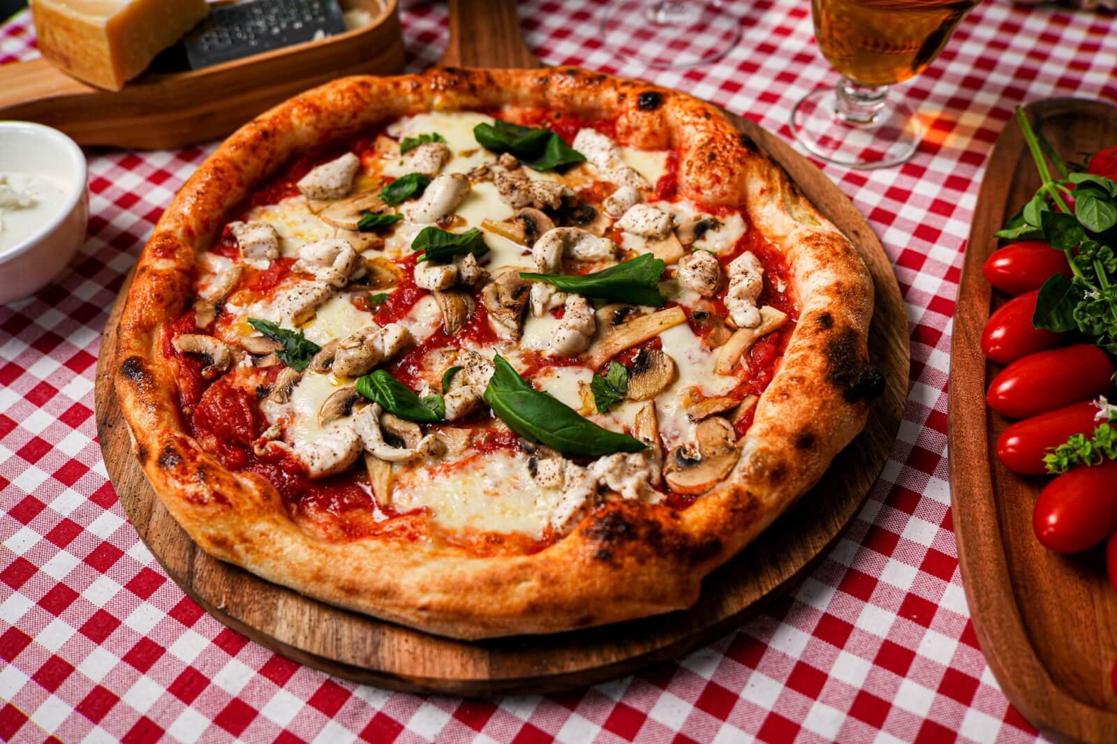 pizza pe masa